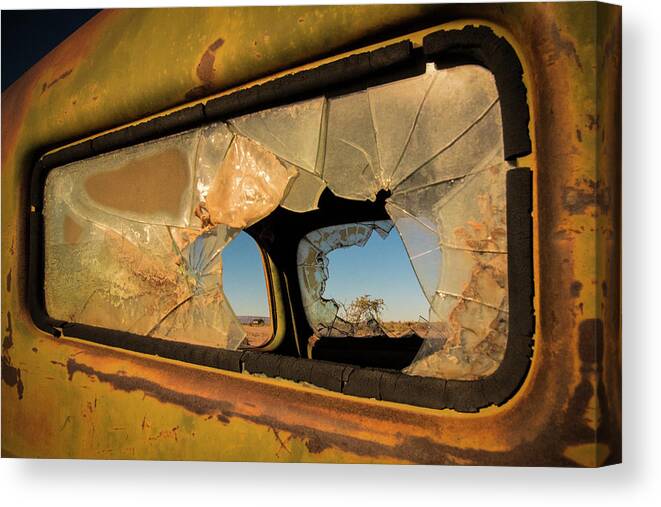 Old Canvas Print featuring the photograph Deserted by Linda Wride