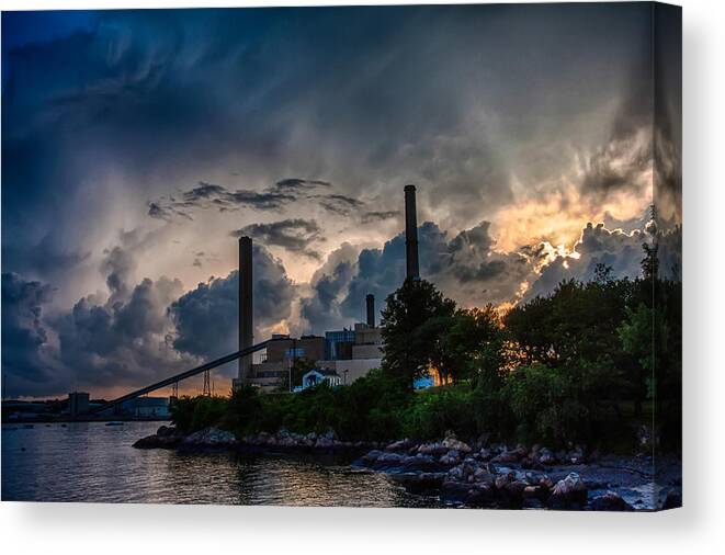 Salem Canvas Print featuring the photograph Dramatic whisper at sunset by Jeff Folger