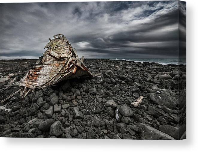 Iceland Canvas Print featuring the photograph Enok by Bragi Ingibergsson -
