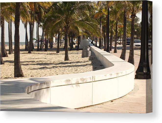 Winding Wall Photo Canvas Print featuring the photograph Ft Lauderdale Wall by Bob Pardue