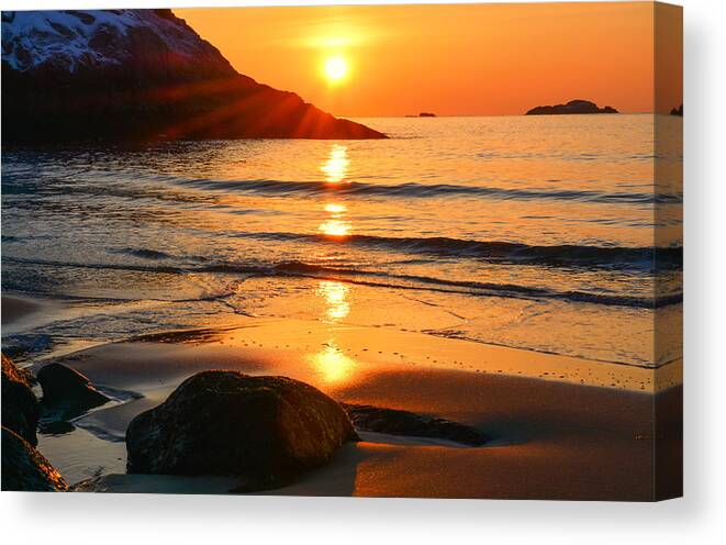 Golden Morning Canvas Print featuring the photograph Golden Morning Singing Beach by Michael Hubley