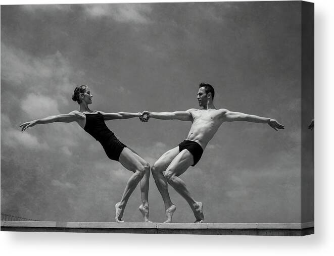 Dance Canvas Print featuring the photograph Grace&strenght 2.0 by Antonio Arcos Aka