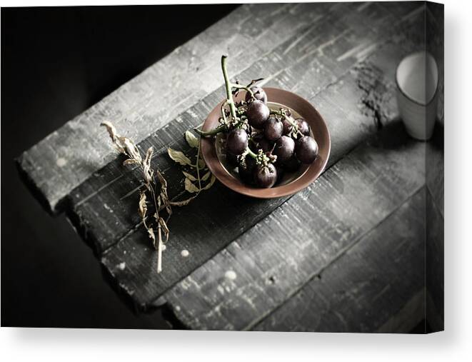 Wood Canvas Print featuring the photograph Grapes by 200