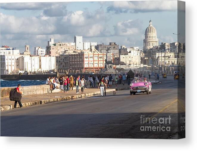 Havannna Canvas Print featuring the photograph Havanna - Malecon by Juergen Klust