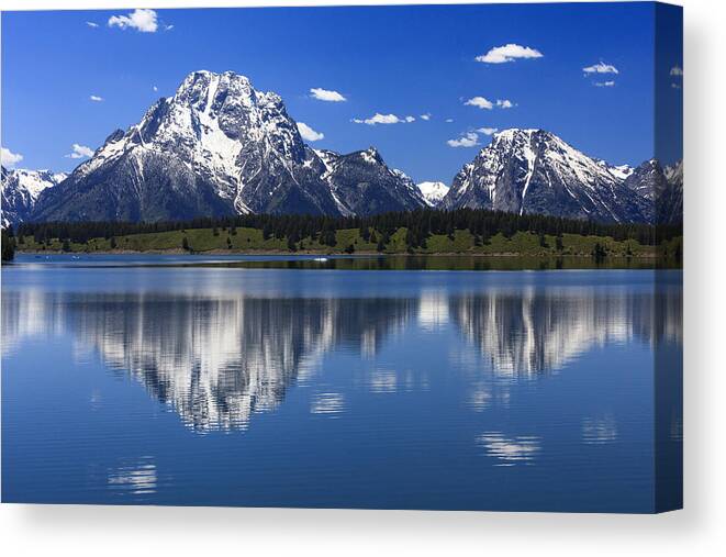 530421 Canvas Print featuring the photograph Jackson Lake And Mt Moran Grand Teton by Duncan Usher
