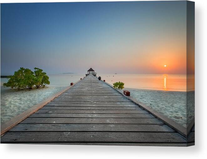 Beach Canvas Print featuring the photograph Komandoo Sunrise by Ian Good
