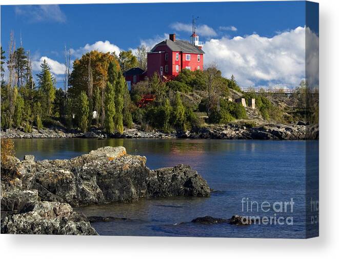 Marquette Canvas Print featuring the photograph Marquette Harbor Light - D003224 by Daniel Dempster