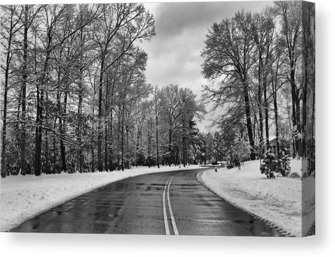 Canon T3i Canvas Print featuring the photograph Meridian Parkway by Ben Shields