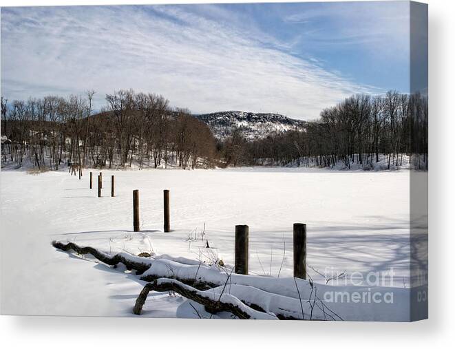 Easthampton Canvas Print featuring the photograph Mt Tom by HD Connelly
