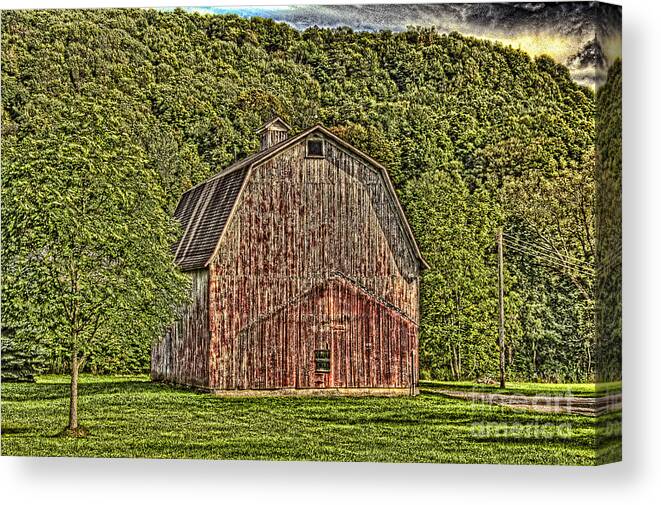 Barn Canvas Print featuring the photograph Old Red Barn by Jim Lepard