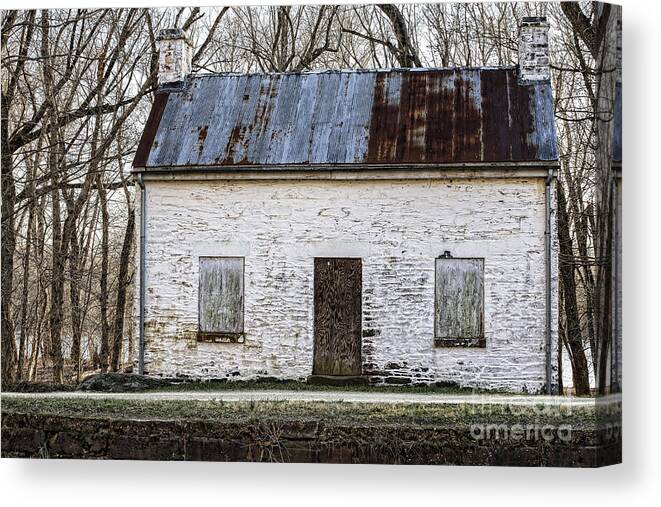 C & O Canal Canvas Print featuring the photograph Pennyfield Lockhouse on the C and O Canal in Potomac Maryland by William Kuta