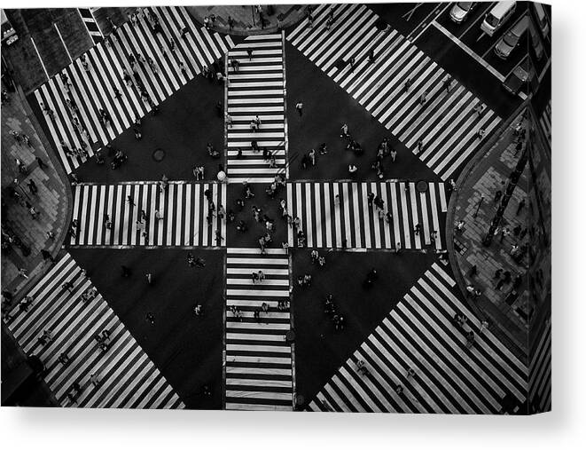 Tokyo Canvas Print featuring the photograph People Crossing by Koji Tajima