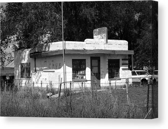 66 Canvas Print featuring the photograph Route 66 Diner 2008 BW by Frank Romeo