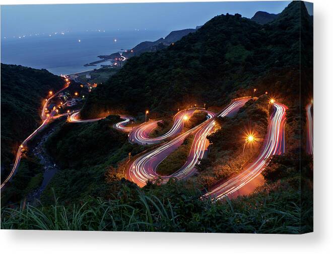 Scenics Canvas Print featuring the photograph S Curve by Hung Chei