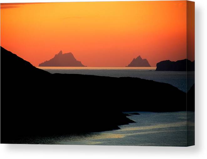 Sunset Canvas Print featuring the photograph Skellig Islands by Aidan Moran