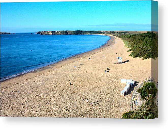 Tenby Canvas Print featuring the photograph South Beach by Jeremy Hayden