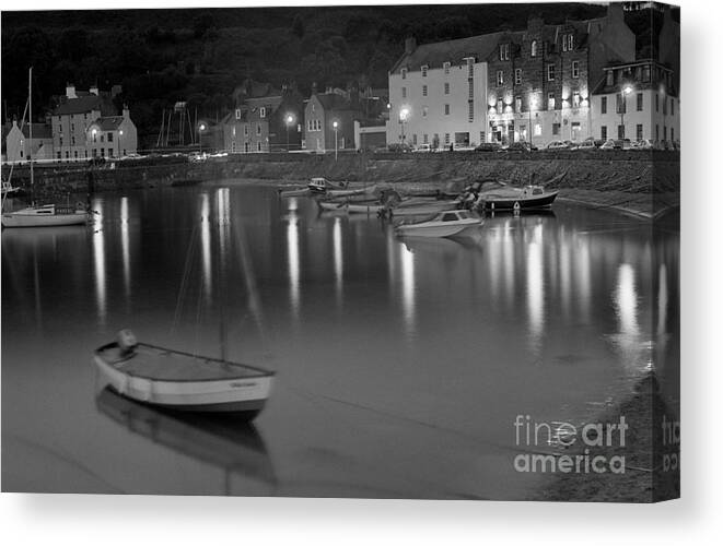 Stonehaven Canvas Print featuring the photograph Stonehaven Harbour by Riccardo Mottola