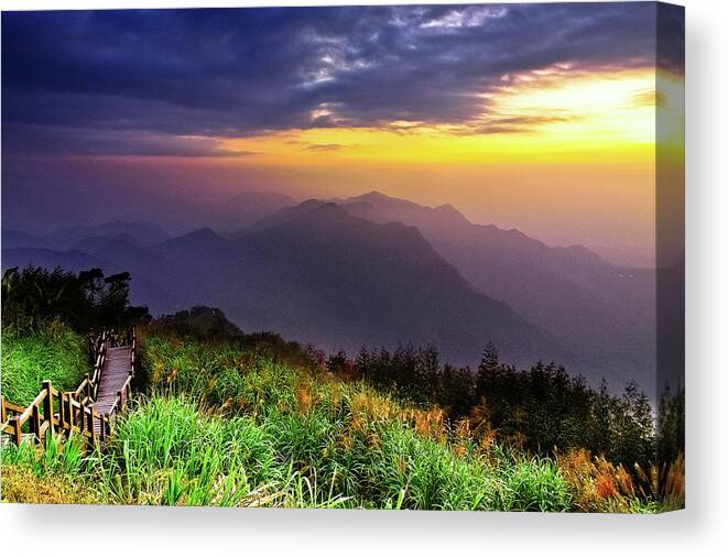 Chiayi Canvas Print featuring the photograph Sunset At Siding by Kyle Lin