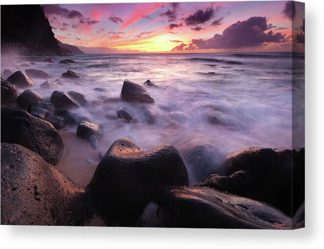 Scenics Canvas Print featuring the photograph Sunset On The Napali Coast, Kaui, Hawaii by Wingmar