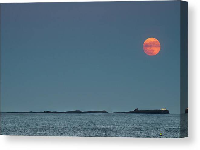 Scenics Canvas Print featuring the photograph Super-moon Over Inner Farne Islands by K.arran - Photomuso