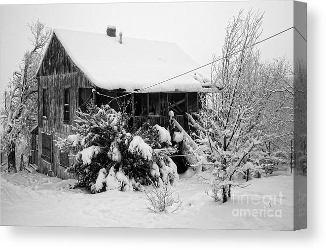 Black And White Canvas Print featuring the photograph Tamale Ladies House Jerome Az by Ron Chilston