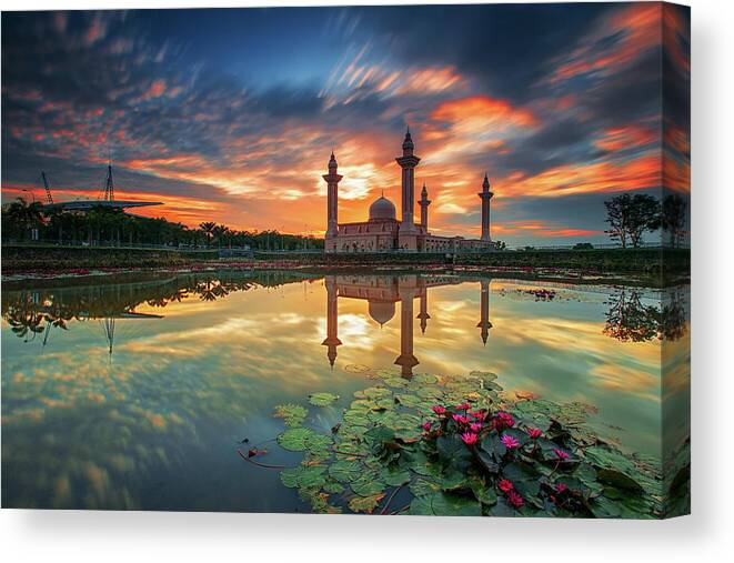 Built Structure Canvas Print featuring the photograph Tengku Ampuan Jemaah Mosque by Ssphotography