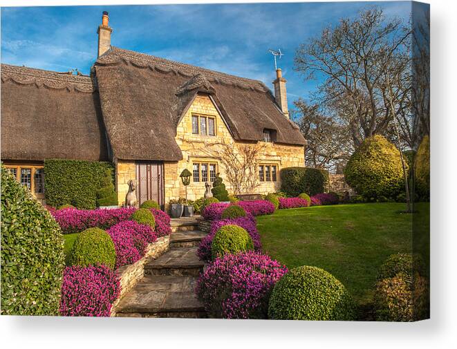 Chipping Campden Canvas Print featuring the photograph Thatched Cottage Chipping Campden Cotswolds by David Ross