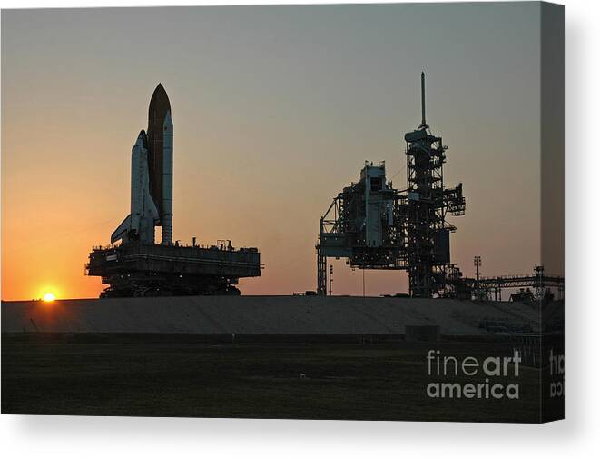 Usa Canvas Print featuring the photograph The space shuttle Discovery by Rod Jones