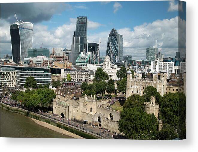 Tower Of London Canvas Print featuring the photograph Tower Of London And City Skyscrapers by Mark Thomas/science Photo Library