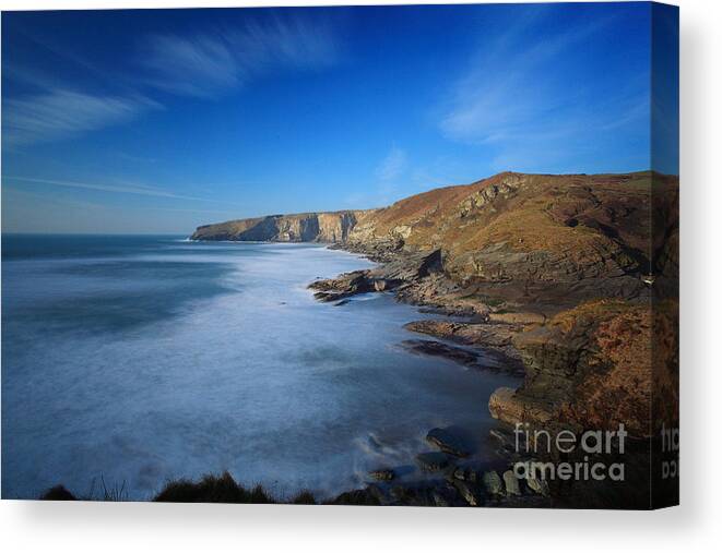Trebarwith Strand Canvas Print featuring the photograph Trebarwith Strand in Cornwall by Carl Whitfield