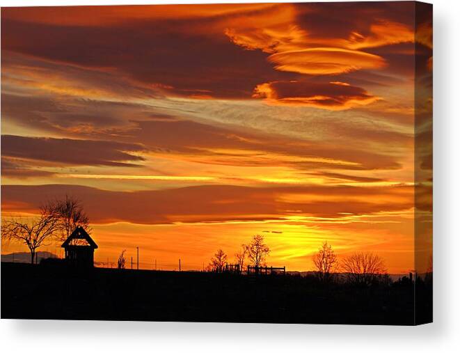Sunset Canvas Print featuring the photograph Unique sunset by Lynn Hopwood