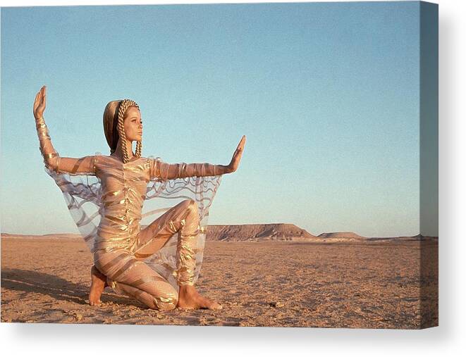 Fashion Canvas Print featuring the photograph Veruschka Von Lehndorff Posing In A Desert by Franco Rubartelli