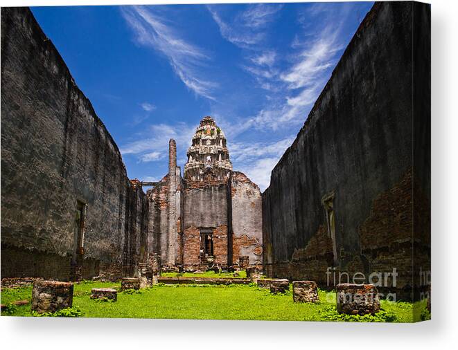 Lopburi Canvas Print featuring the photograph Wat Phasrirattanamahathat by Tosporn Preede
