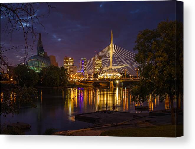 Winnipeg Canvas Print featuring the photograph Winnipeg Dusk by Bryan Scott