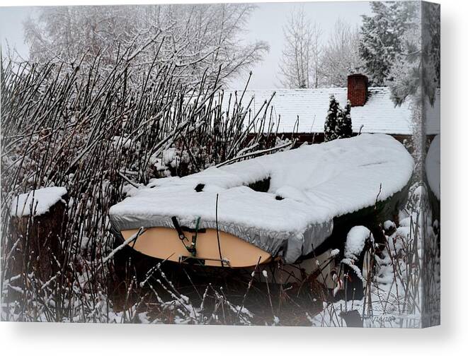  Canvas Print featuring the photograph WinterPark - Boat by Guy Hoffman