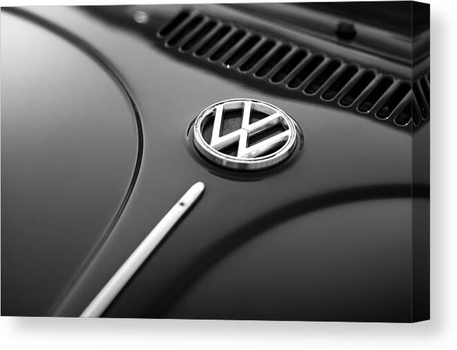 Vw Canvas Print featuring the photograph 1973 Volkswagen Beetle #2 by Gordon Dean II