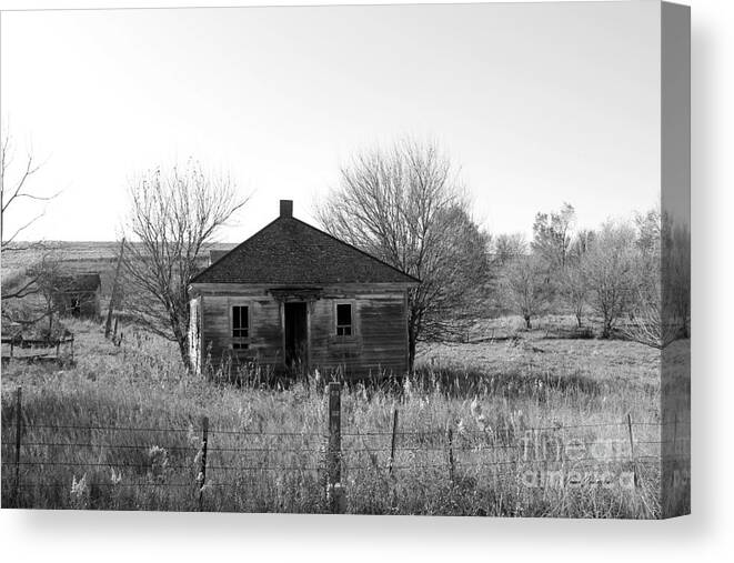 Abandon Homestead House Canvas Print featuring the photograph Abandon homestead by Yumi Johnson