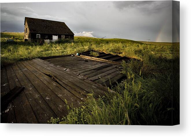House Canvas Print featuring the photograph Abandoned Farm House by Mark Duffy
