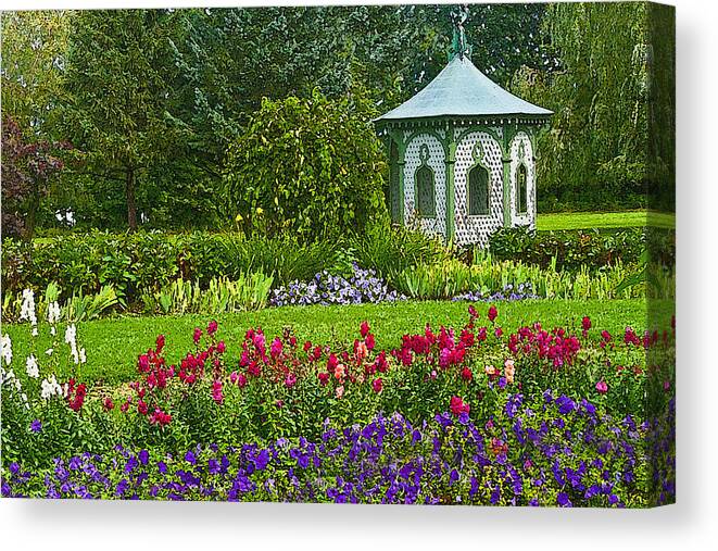 Garden Canvas Print featuring the photograph Beautiful Garden by Cindy Haggerty