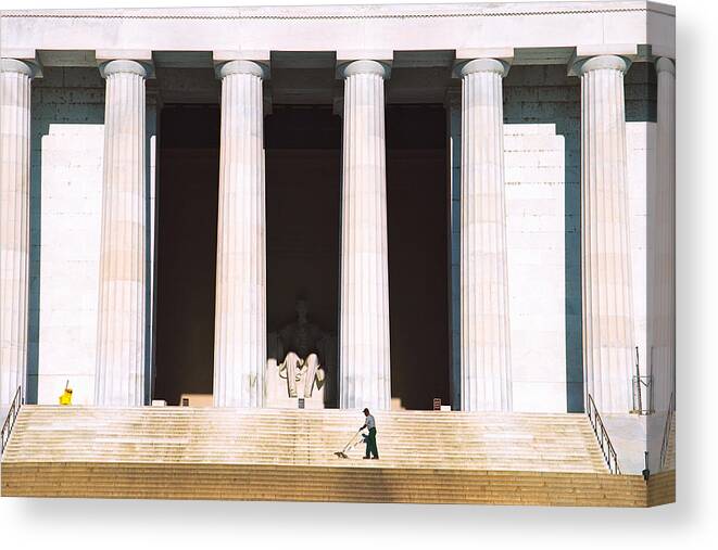 Lincoln Memorial Canvas Print featuring the photograph Lincoln Memorial 1 by Claude Taylor