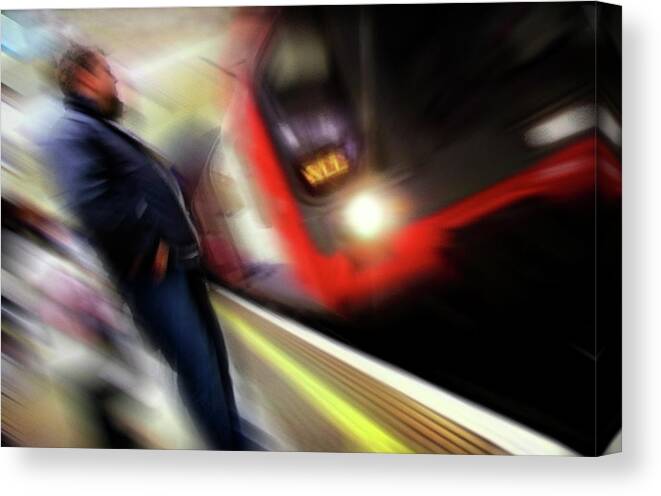 London Canvas Print featuring the photograph Rush by Richard Piper