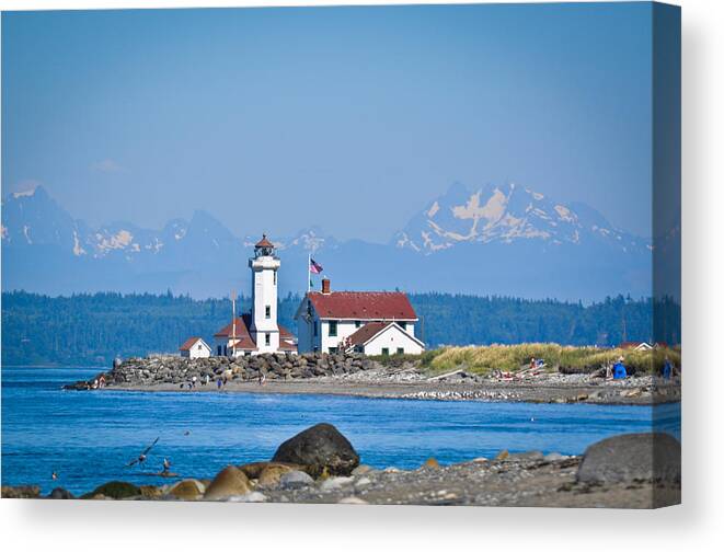 Birds Canvas Print featuring the photograph To the Lighthouse by Ronda Broatch