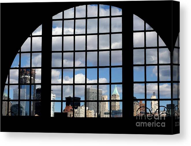 New York Canvas Print featuring the photograph View of Manhattan by Leslie Leda