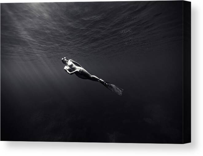 Freedive Canvas Print featuring the photograph 130926-7167 by 27mm