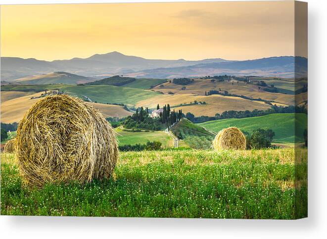 Center Italy Canvas Print featuring the photograph Tuscany morning #3 by Stefano Termanini