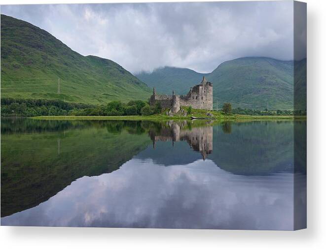 Kilchurn Castle Canvas Print featuring the photograph Kilchurn Castle #8 by Stephen Taylor