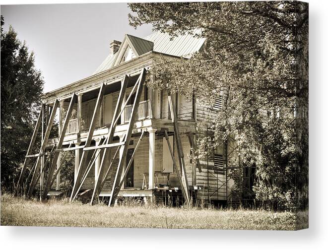South Canvas Print featuring the photograph Abandoned Plantation House #3 by Andrew Crispi