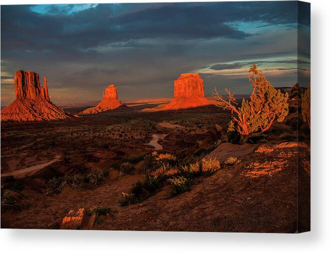 Monument Valley Canvas Print featuring the photograph An Incredible Evening by Doug Scrima