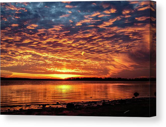 Horizontal Canvas Print featuring the photograph Awsome Sunset by Doug Long