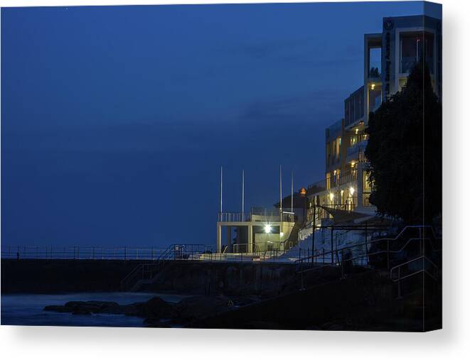 Australia Canvas Print featuring the photograph Bondi Beach by Kenny Thomas